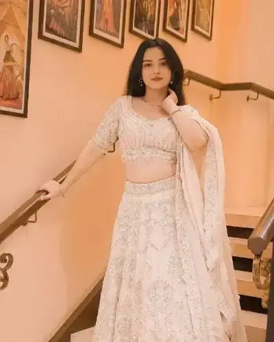 Escort Khamanon